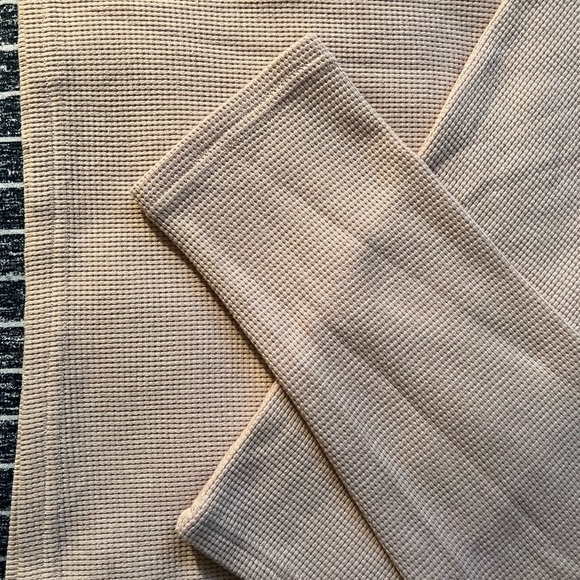 Light pink waffle long sleeve - Picture 2 of 4